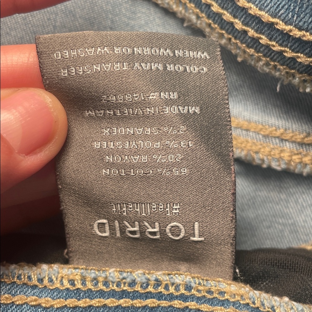 Torrid Women's Cropped Blue Jeans - Picture 6 of 7